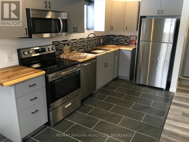 Photo du bâtiment - 7701 Cortina Crescent