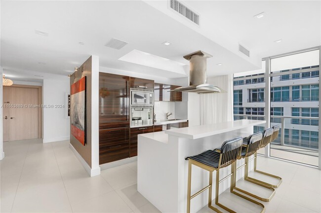 Building Photo - 3737 Collins Ave