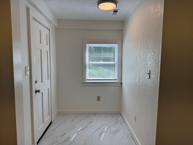 Foto del edificio - Central Asheville - Renovated Bungalow!