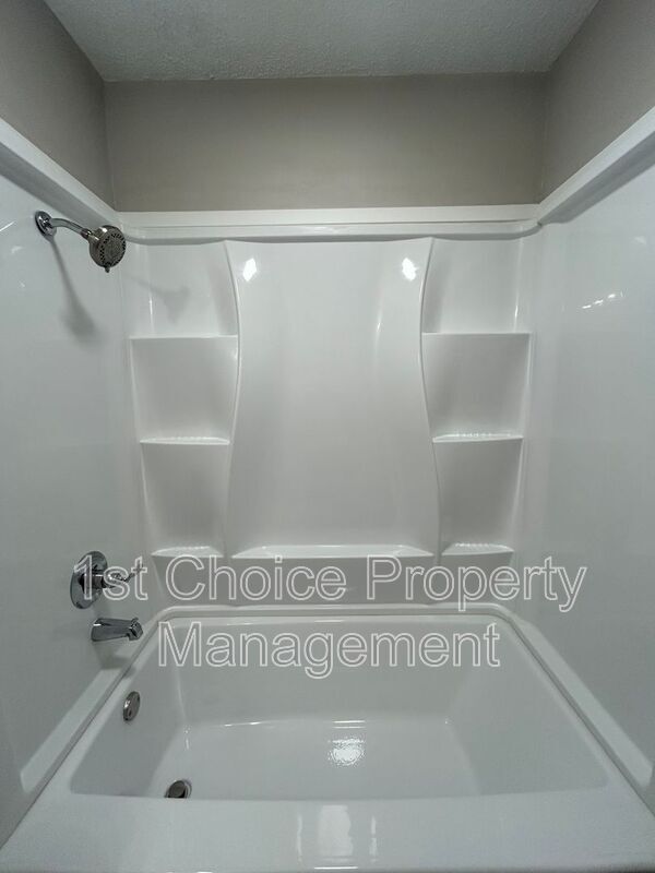 Foto del edificio - 6320 Holiday Ln