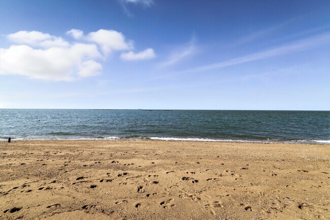 Foto del edificio - 62 Cosey Beach Ave