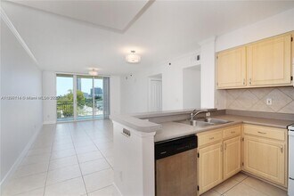 Building Photo - 2665 SW 37th Ave