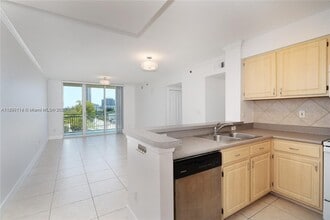 Building Photo - 2665 SW 37th Ave