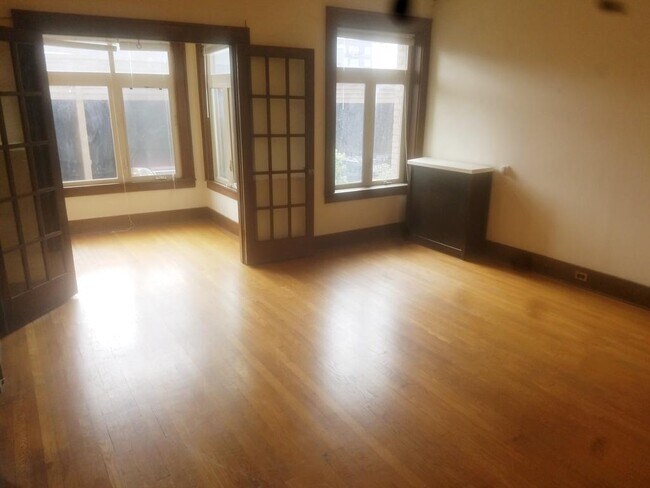Building Photo - Porter Apartments - Studio + extra room