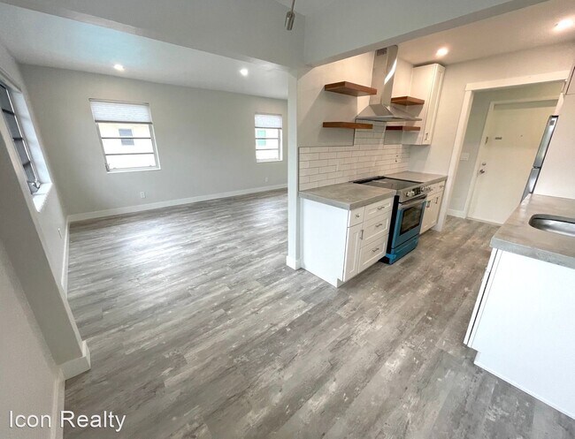 Building Photo - 1 br, 1 bath House - 2591 NE 55th Court #205