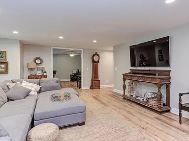 Living - 4612 Cresta Dr