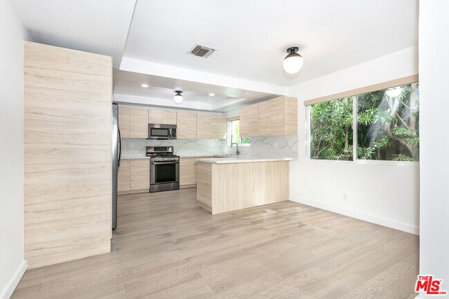 Foto del edificio - 560 N Kings Rd