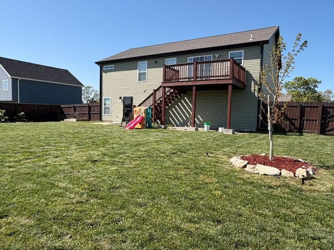 Foto del edificio - Beautiful 4/3 Ready May 1st!