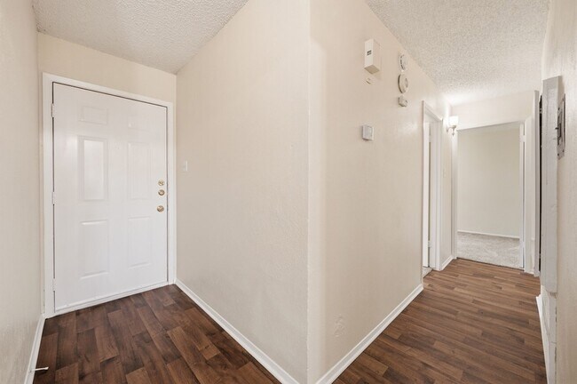 Building Photo - 616 Reveille Rd