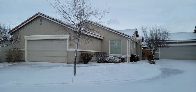 Foto del edificio - Beautiful, newer 3 bed 2 bath house gated ...
