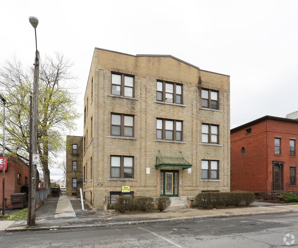 213217 Buckingham St, Hartford, CT 06106 Apartments in Hartford, CT