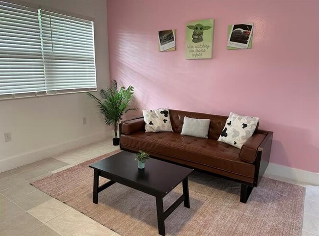 Foto del edificio - 1861 NE 161st St