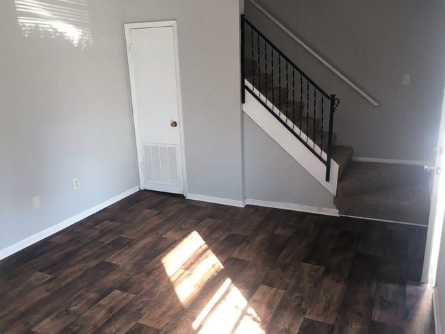 Building Photo - 104 Northway Dr