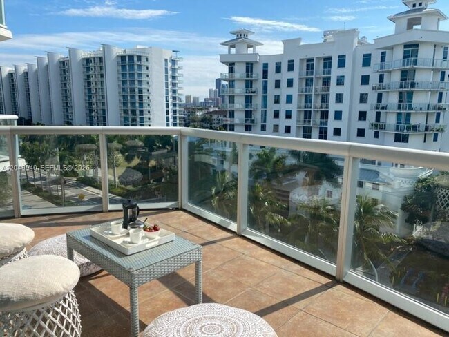 Foto del edificio - 3131 NE 188th St
