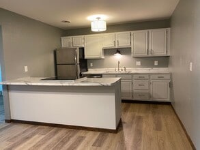 Building Photo - 815 Duke Dr