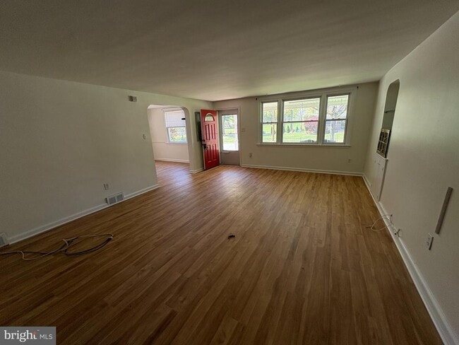 Building Photo - 2515 Woodleigh Rd