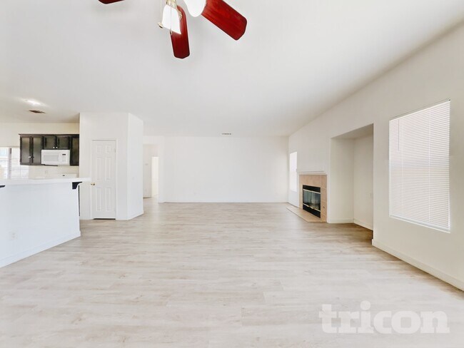 Building Photo - 2069 Holguin St