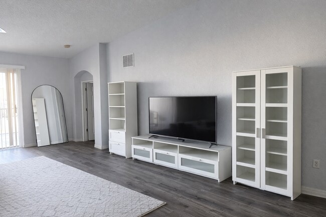 Building Photo - 5360 Mang Pl