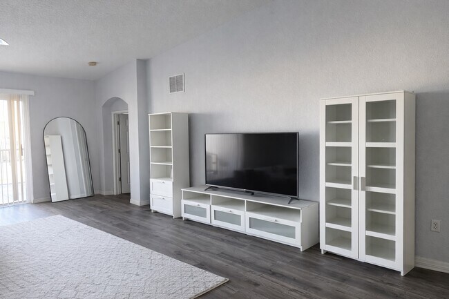 Foto del edificio - 5360 Mang Pl