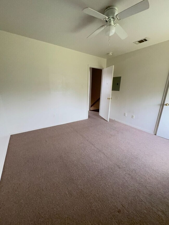 Building Photo - 3601 Malibu Ln