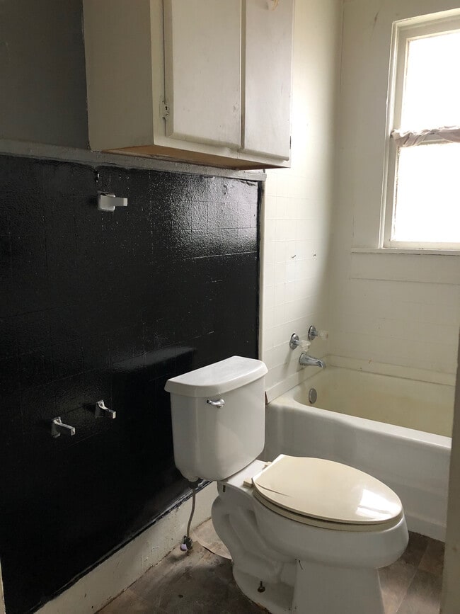 Building Photo - 220 Drew Ave