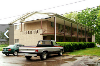 Oakview Apartments of Armada - 73481 Fulton St
