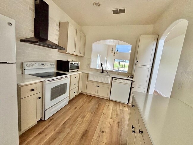 Foto del edificio - 13229 Canna Lily Dr