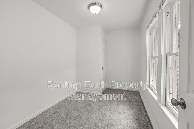Building Photo - 514 81st St S