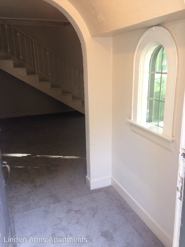 Building Photo - 302 W Frances Willard Ave