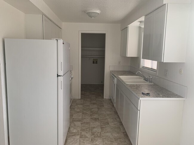 Building Photo - 1015 Lupine Pl