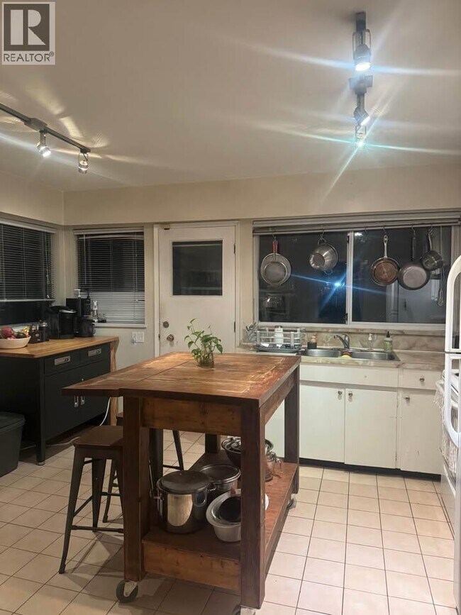 Photo du bâtiment - 1203 E 13th Ave