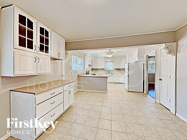 Building Photo - 4009 Shawnee Trail