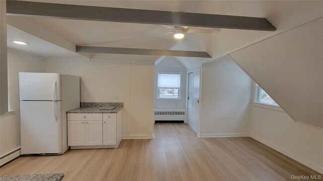 Foto del edificio - 50 Deepdale Dr