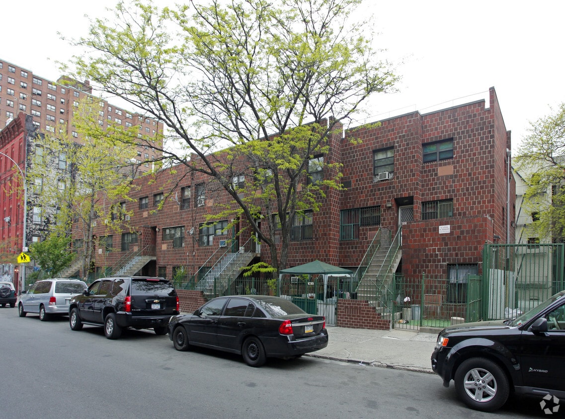 Building Photo - 405-423 E 137th St