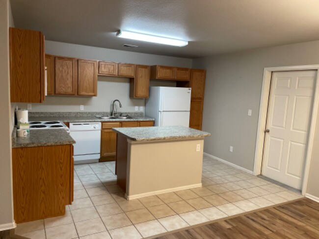 Foto del edificio - 2465 1/2 Theresa Ln