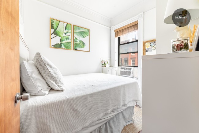Building Photo - 270 Bleecker Street