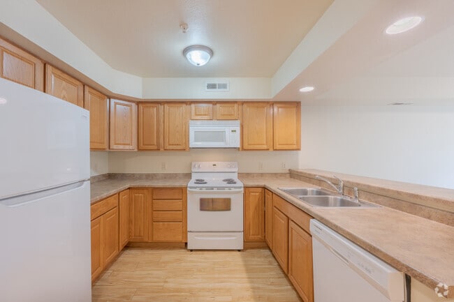 Style A 4BR, 2BA - 1, 425SF - Kitchen - University Falls Student Housing