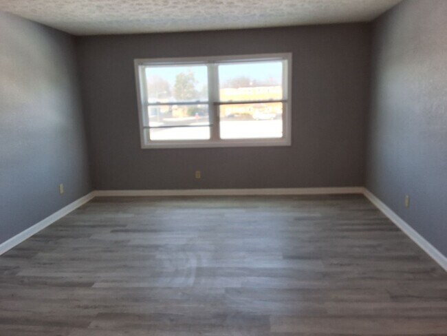 Foto del edificio - 365-12 ELMWOOD