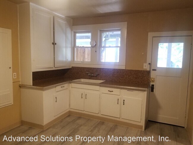 Building Photo - 2134 Pine St