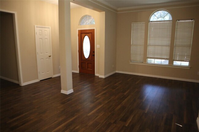 Building Photo - 1505 River Hill Dr