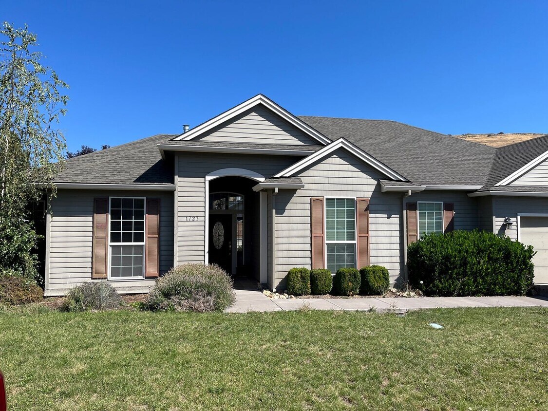 3 Bedroom, 2 Bath Home Close to OIT & Hosp... House Rental in Klamath