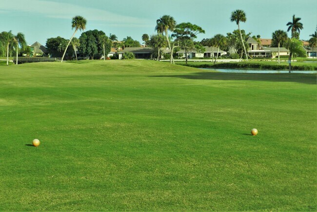 18-hole golf course with challenging elevated greens - 5423 SE Miles Grant Rd