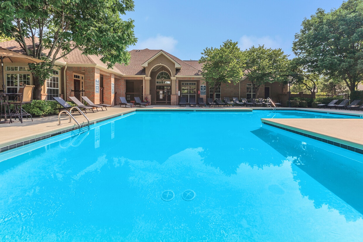 Crowne Chase Apartments Overland Park, KS