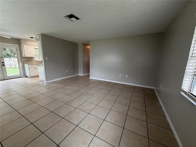 Building Photo - 1405 Crystal Ct