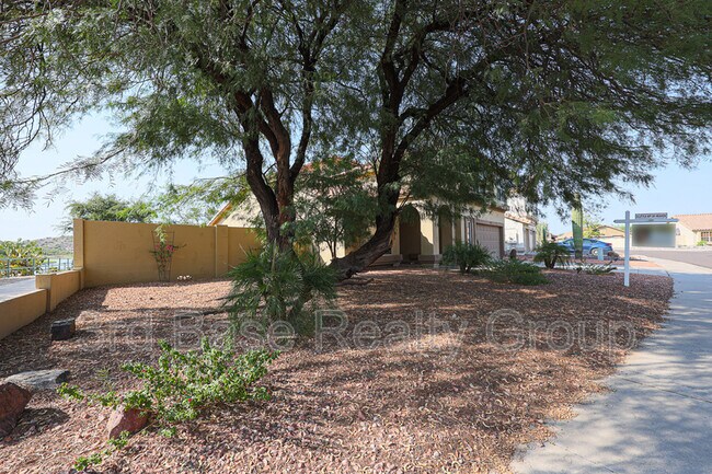 Building Photo - 11024 S Desert Lake Dr