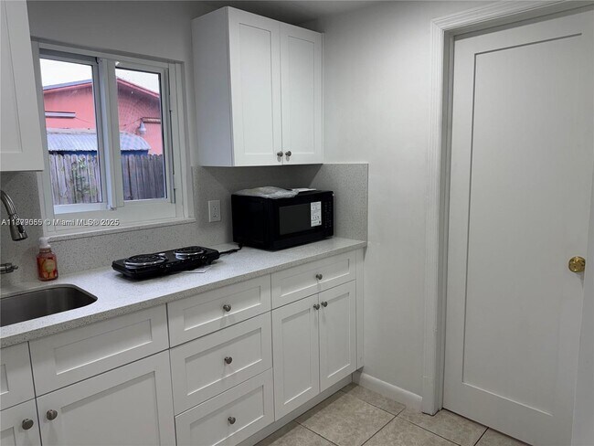 Foto del edificio - 5832 SW 2nd St
