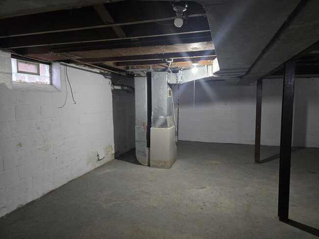 Building Photo - 15860 Fordham St
