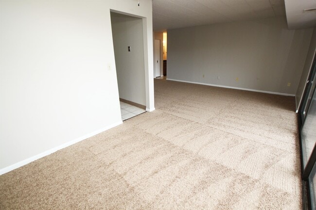 Building Photo - 404c McKnight Cir