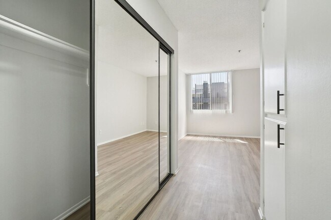 Interior Photo - Virgil Plaza Apartments