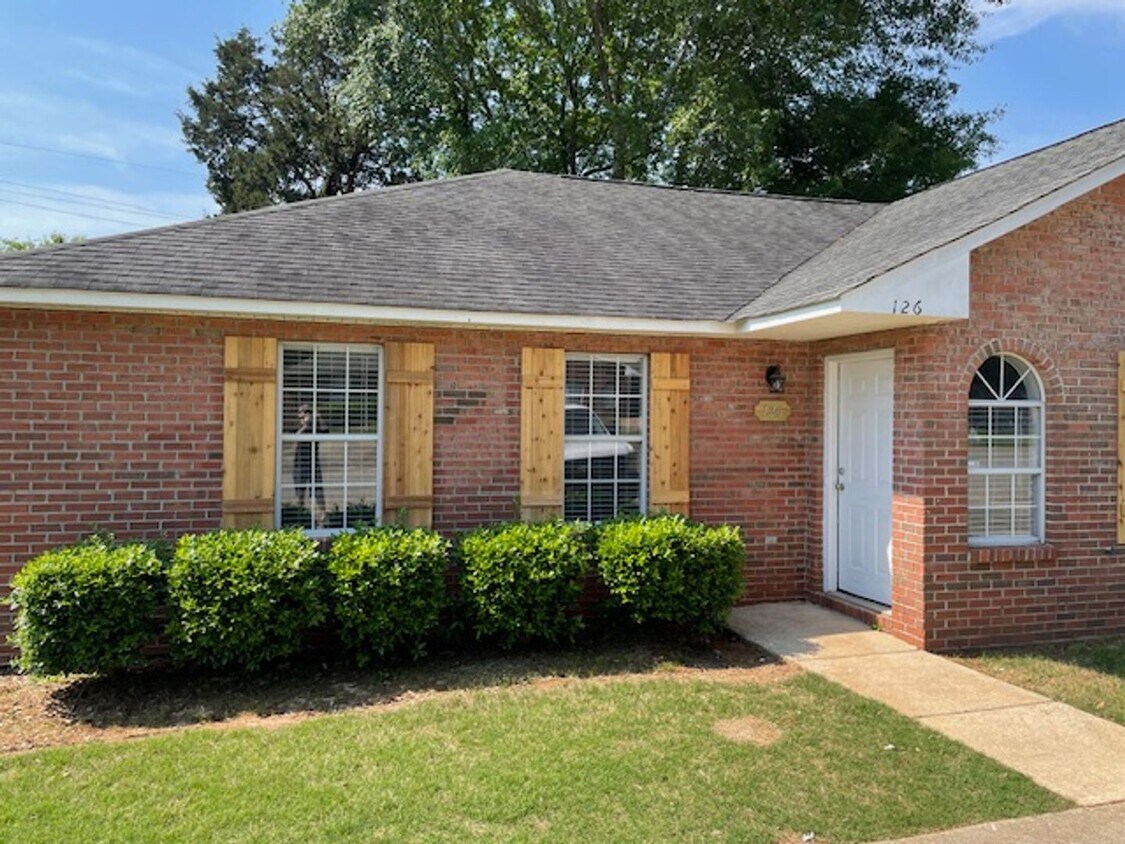 Primary Photo - Newly renovated 3 bedroom/ 2 bathroom dupl...